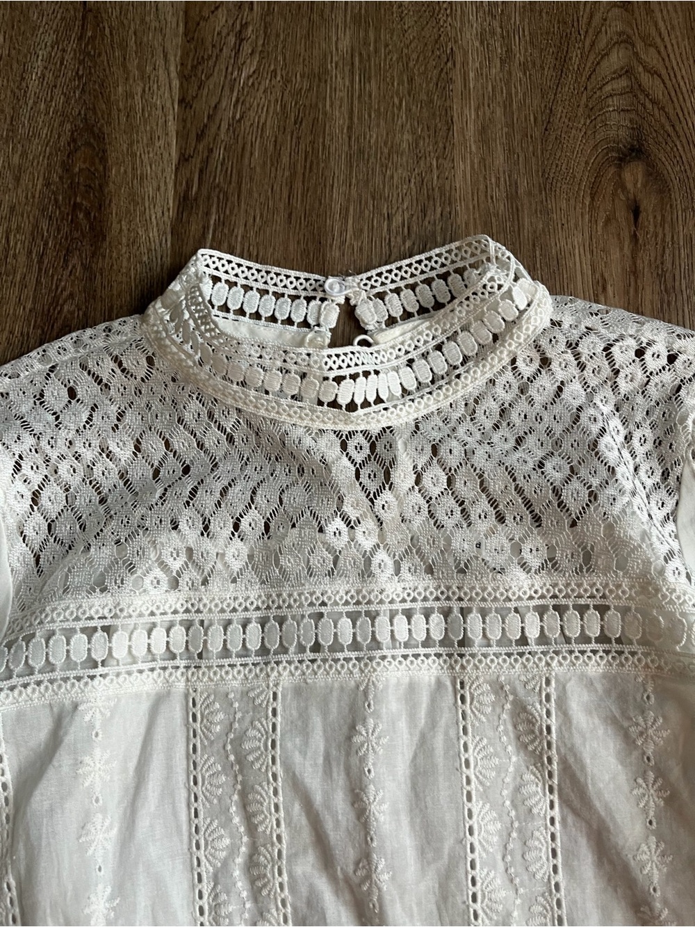 New Endless Rose white long-sleeve embroidered lace mock-neck blouse